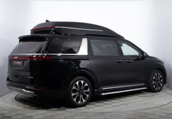 Подержанный автомобиль Kia Carnival 2021 года (4 фото)