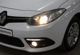 Подержанный автомобиль Renault Fluence 2016 года (22 фото)