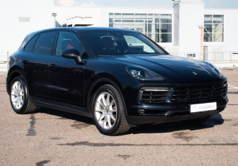 Подержанный автомобиль Porsche Cayenne 2018 года (3 фото)
