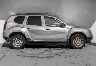 Подержанный автомобиль Renault Duster 2013 года (4 фото)