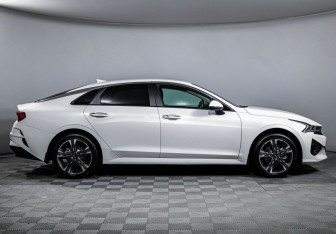 Подержанный автомобиль Kia K5 2021 года (4 фото)