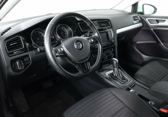 Подержанный автомобиль Volkswagen Golf Hatchback 2014 года (6 фото)