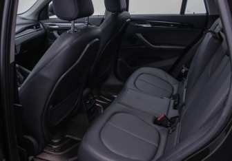 Подержанный автомобиль BMW X1 2016 года (11 фото)