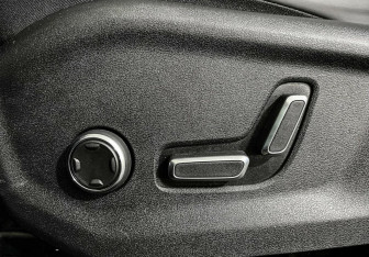 Подержанный автомобиль Geely Monjaro 2024 года (18 фото)