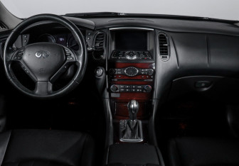 Подержанный автомобиль Infiniti QX50 2013 года (12 фото)
