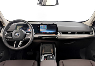 Подержанный автомобиль BMW X1 2024 года (14 фото)