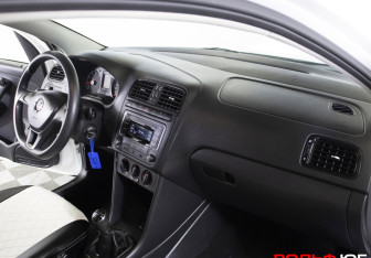 Подержанный автомобиль Volkswagen Polo Sedan 2017 года (14 фото)