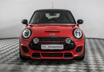 Подержанный автомобиль MINI Hatch 2018 года (2 фото)