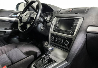 Подержанный автомобиль Skoda Octavia Liftback 2013 года (9 фото)