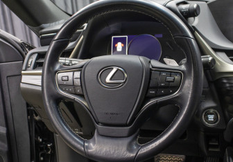 Подержанный автомобиль Lexus ES 2021 года (17 фото)