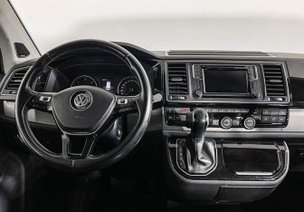 Подержанный автомобиль Volkswagen Multivan 2017 года (12 фото)