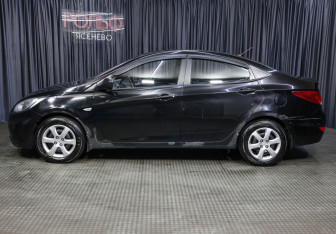 Подержанный автомобиль Hyundai Solaris Sedan 2012 года (8 фото)