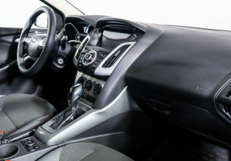 Подержанный автомобиль Ford Focus Sedan 2012 года (9 фото)