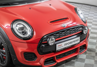 Подержанный автомобиль MINI Hatch 2018 года (19 фото)