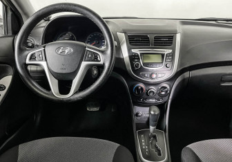 Подержанный автомобиль Hyundai Solaris Sedan 2011 года (12 фото)