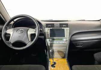 Подержанный автомобиль Toyota Camry Sedan 2007 года (12 фото)