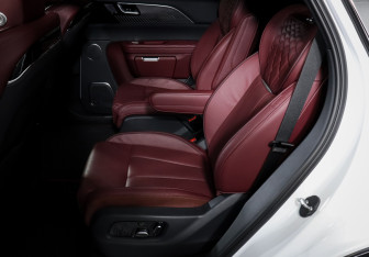 Подержанный автомобиль Hongqi E-HS9 2021 года (10 фото)