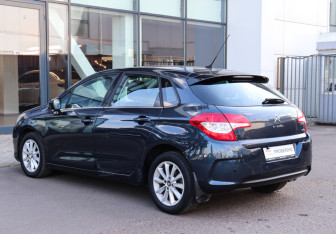Подержанный автомобиль Citroen C4 Hatchback 2013 года (6 фото)
