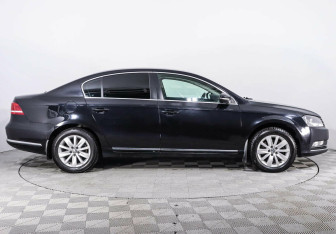 Подержанный автомобиль Volkswagen Passat Sedan 2011 года (4 фото)