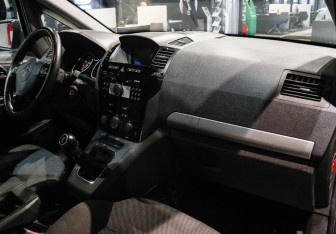 Подержанный автомобиль Opel Zafira Compactvan 2011 года (7 фото)