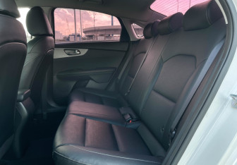 Подержанный автомобиль Kia K3 Sedan 2019 года (10 фото)