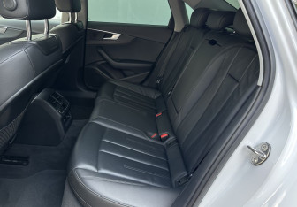 Подержанный автомобиль Audi A4 Sedan 2019 года (10 фото)