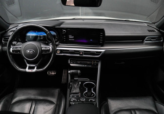 Подержанный автомобиль Kia K5 2020 года (13 фото)