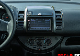 Подержанный автомобиль Nissan Note 2007 года (12 фото)