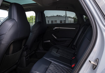 Подержанный автомобиль Audi A3 Sedan 2025 года (17 фото)