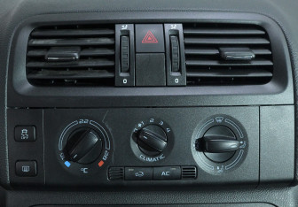 Подержанный автомобиль Skoda Fabia Hatchback 2010 года (13 фото)
