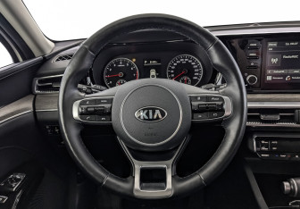 Подержанный автомобиль Kia K5 2020 года (22 фото)