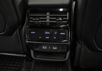 Подержанный автомобиль Geely Monjaro 2023 года (22 фото)