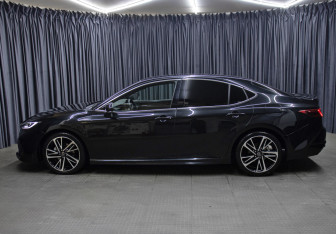 Подержанный автомобиль Toyota Camry Sedan 2024 года (8 фото)