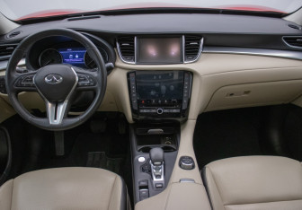 Подержанный автомобиль Infiniti QX50 2019 года (12 фото)