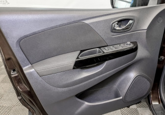 Подержанный автомобиль Renault Kaptur 2018 года (20 фото)