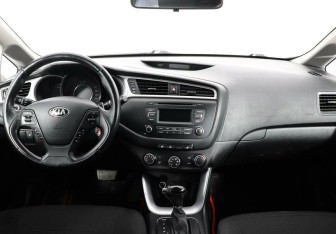 Подержанный автомобиль Kia Ceed Wagon 2016 года (9 фото)