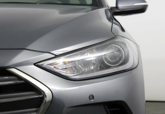 Подержанный автомобиль Hyundai Elantra Sedan 2018 года (5 фото)