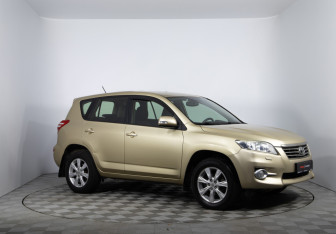 Подержанный автомобиль Toyota RAV4 2011 года (3 фото)
