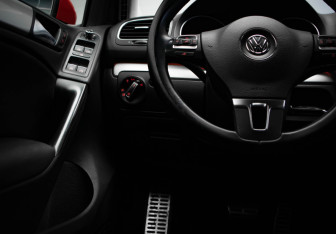 Подержанный автомобиль Volkswagen Golf Hatchback 2011 года (15 фото)