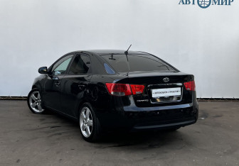 Подержанный автомобиль Kia Cerato Sedan 2012 года (7 фото)