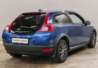 Подержанный автомобиль Volvo C30 2007 года (5 фото)
