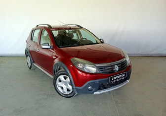 Подержанный автомобиль Renault Sandero 2011 года (3 фото)