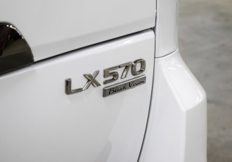 Подержанный автомобиль Lexus LX 2018 года (25 фото)