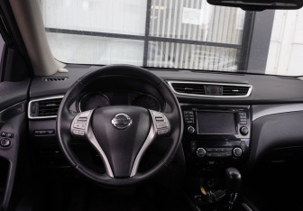 Подержанный автомобиль Nissan X-Trail 2017 года (13 фото)