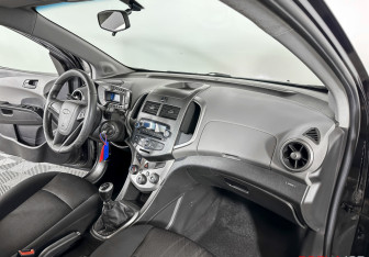 Подержанный автомобиль Chevrolet Aveo Sedan 2012 года (8 фото)