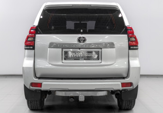 Подержанный автомобиль Toyota Land Cruiser Prado 2019 года (6 фото)