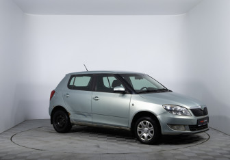 Подержанный автомобиль Skoda Fabia Hatchback 2012 года (3 фото)