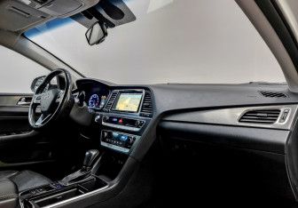 Подержанный автомобиль Hyundai Sonata 2019 года (11 фото)