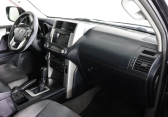 Подержанный автомобиль Toyota Land Cruiser Prado 2011 года (8 фото)