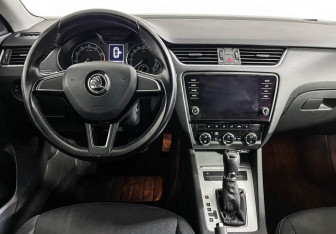 Подержанный автомобиль Skoda Octavia Liftback 2018 года (12 фото)